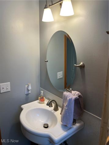 418 Carol Lane Elyria OH 44035