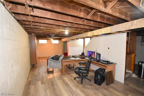 565 E Hopocan Avenue Barberton OH 44203