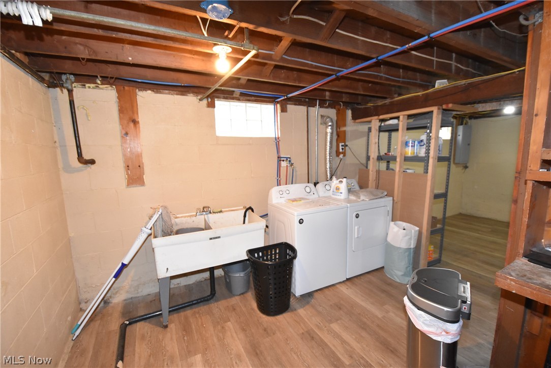 565 E Hopocan Avenue Barberton OH 44203