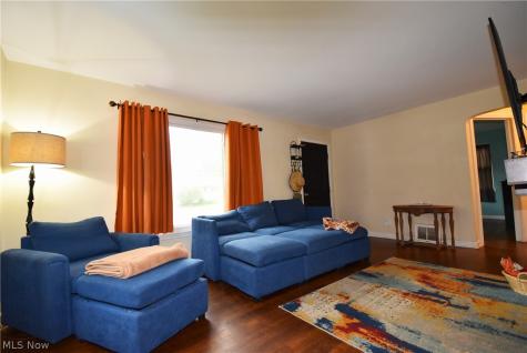 565 E Hopocan Avenue Barberton OH 44203