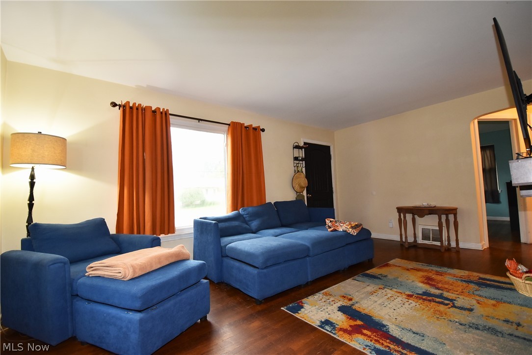 565 E Hopocan Avenue Barberton OH 44203
