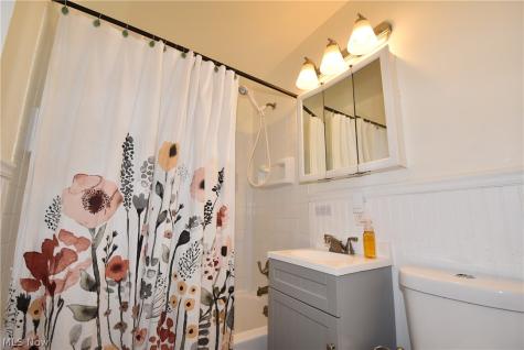 565 E Hopocan Avenue Barberton OH 44203