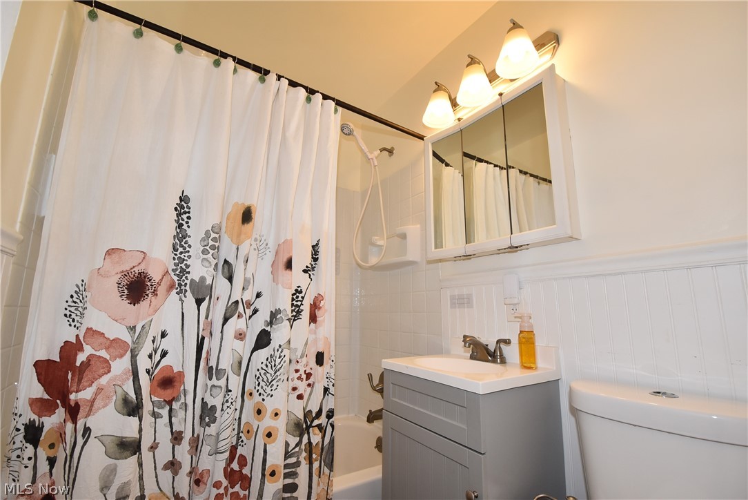 565 E Hopocan Avenue Barberton OH 44203