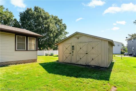 12534 Springwater Avenue NW Uniontown OH 44685