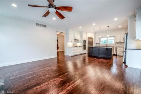 2218 S Overlook Road Cleveland Heights OH 44106