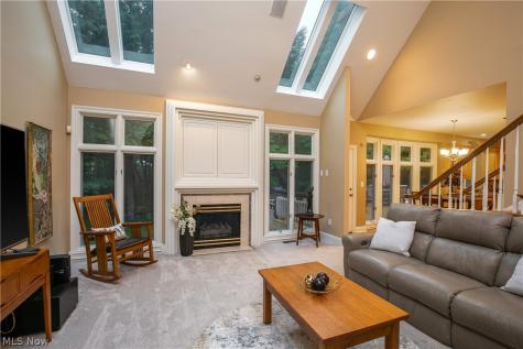 2665 Deer Ridge Run Cuyahoga Falls OH 44223