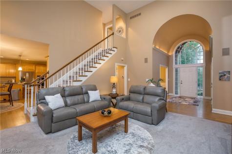 2665 Deer Ridge Run Cuyahoga Falls OH 44223