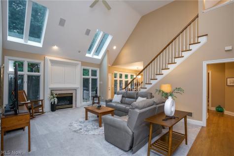 2665 Deer Ridge Run Cuyahoga Falls OH 44223