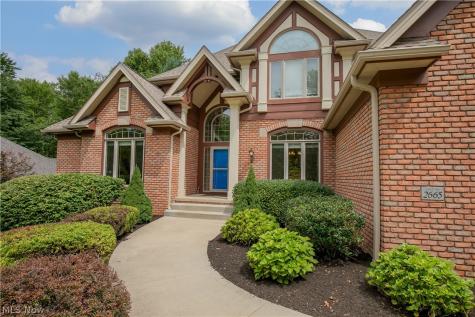 2665 Deer Ridge Run Cuyahoga Falls OH 44223