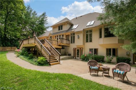 2665 Deer Ridge Run Cuyahoga Falls OH 44223