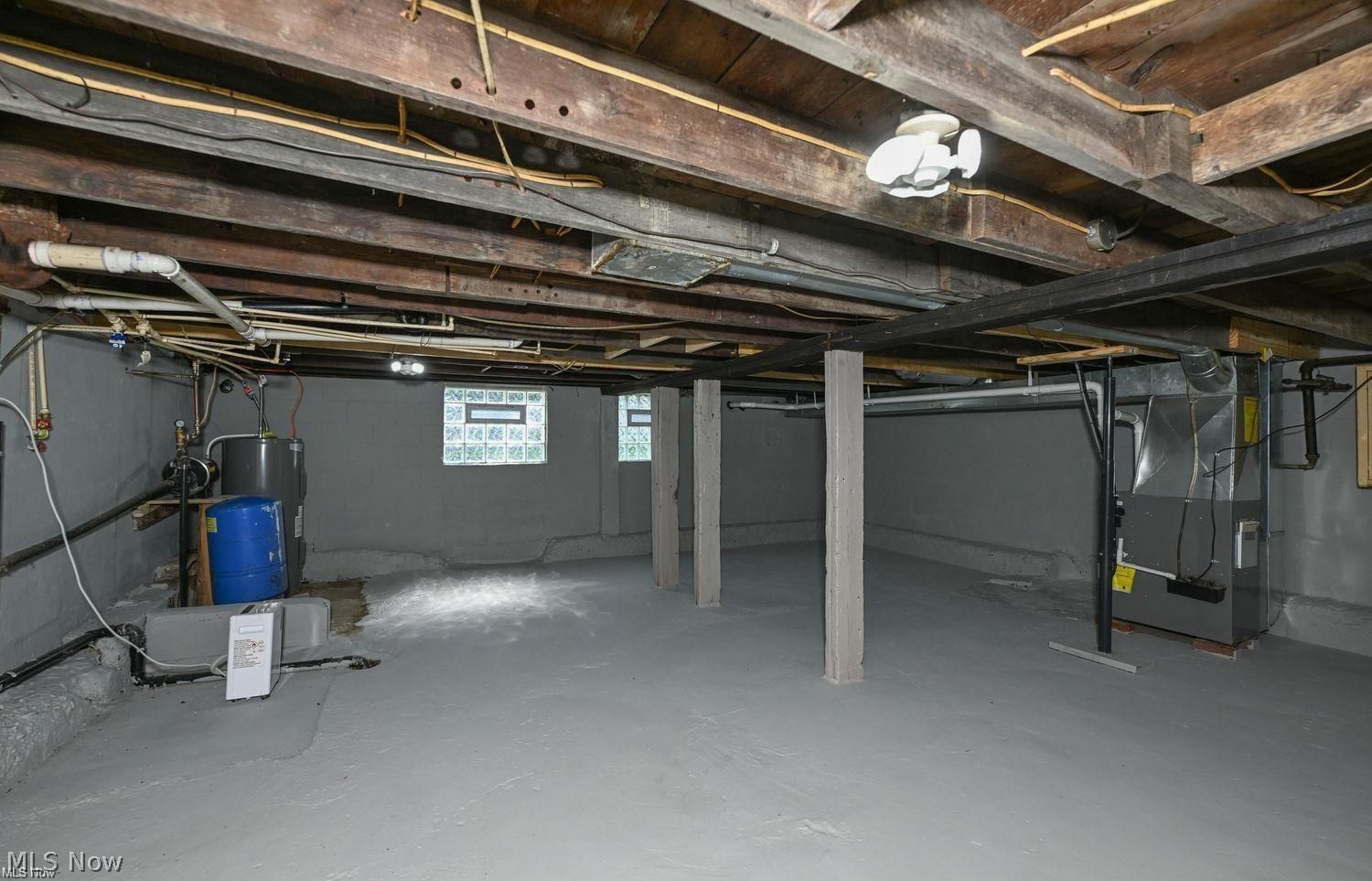 2487 Delaware Avenue Akron OH 44312
