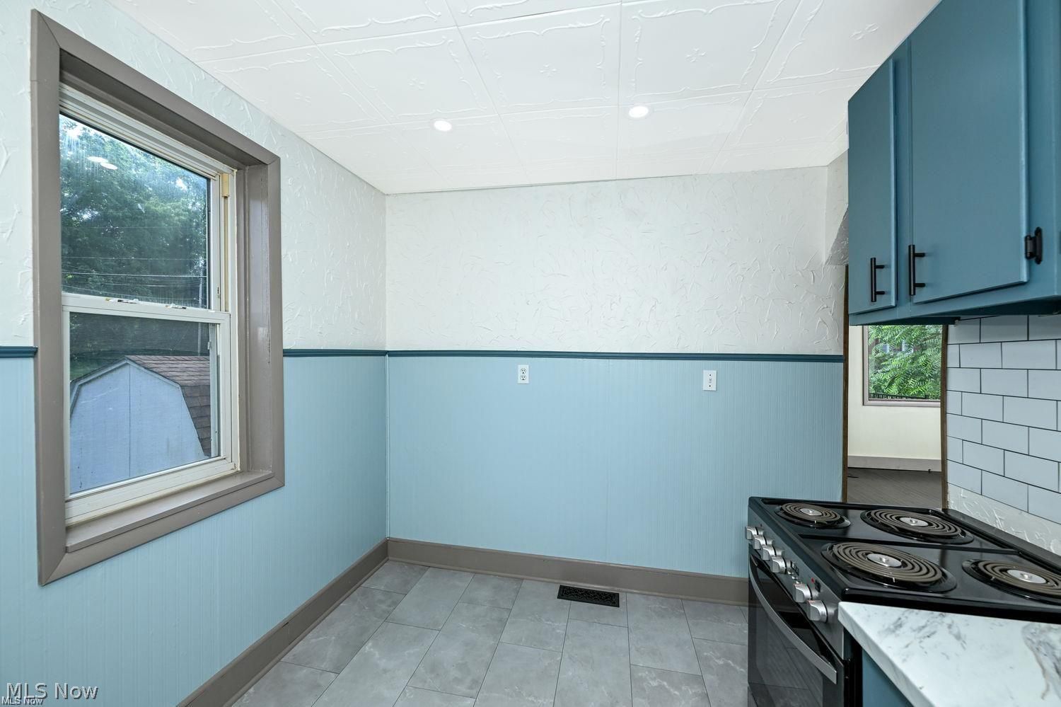 2487 Delaware Avenue Akron OH 44312