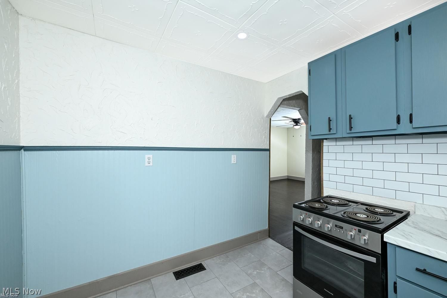 2487 Delaware Avenue Akron OH 44312