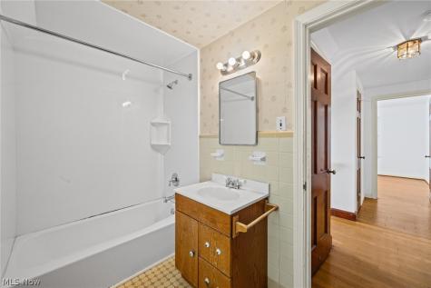 4137 Bushnell Road University Heights OH 44118