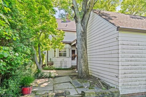 4137 Bushnell Road University Heights OH 44118