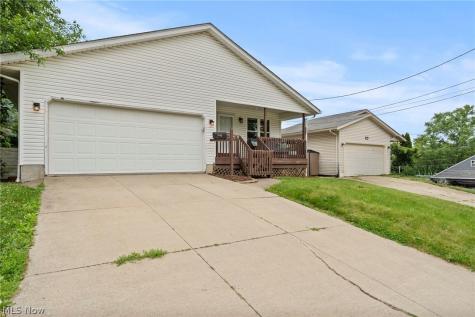 77 29th Street NW Barberton OH 44203