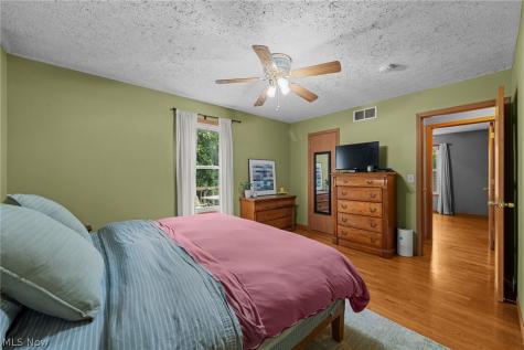 77 29th Street NW Barberton OH 44203