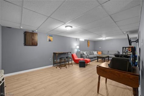 77 29th Street NW Barberton OH 44203