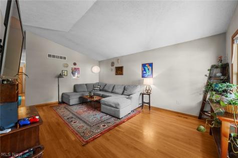 77 29th Street NW Barberton OH 44203