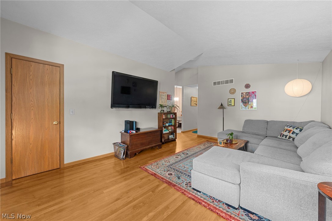 77 29th Street NW Barberton OH 44203