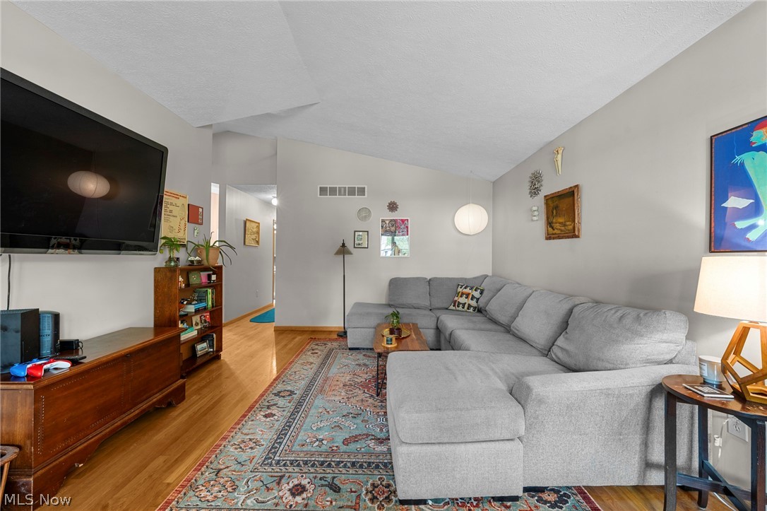 77 29th Street NW Barberton OH 44203