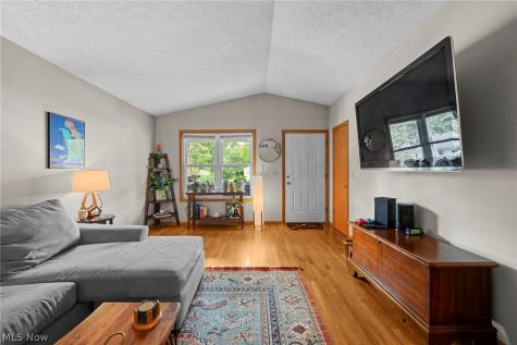 77 29th Street NW Barberton OH 44203