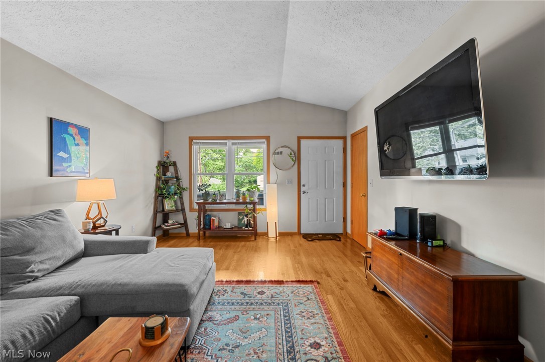 77 29th Street NW Barberton OH 44203