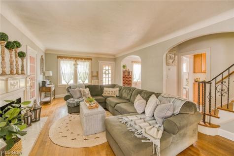 943 Cambridge Road Cleveland Heights OH 44121