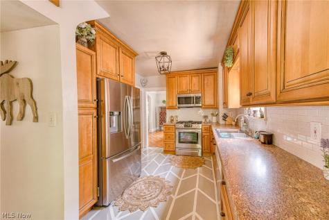 943 Cambridge Road Cleveland Heights OH 44121