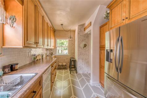 943 Cambridge Road Cleveland Heights OH 44121