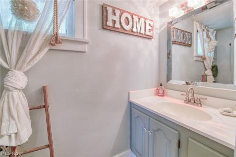 943 Cambridge Road Cleveland Heights OH 44121