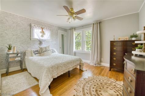 943 Cambridge Road Cleveland Heights OH 44121