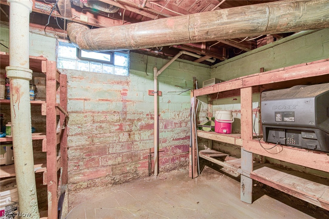 943 Cambridge Road Cleveland Heights OH 44121