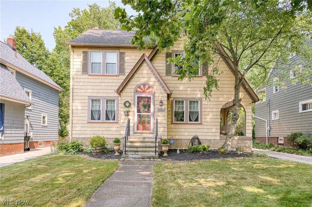 943 Cambridge Road Cleveland Heights OH 44121