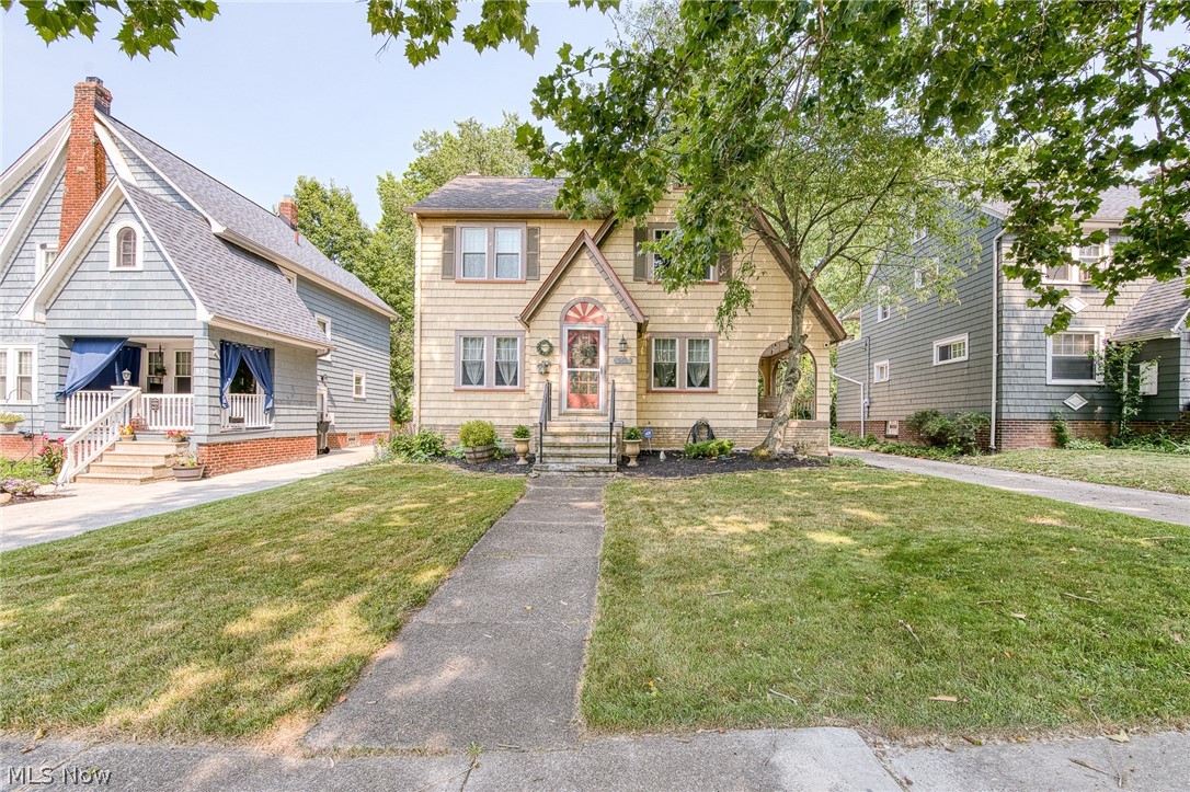 943 Cambridge Road Cleveland Heights OH 44121