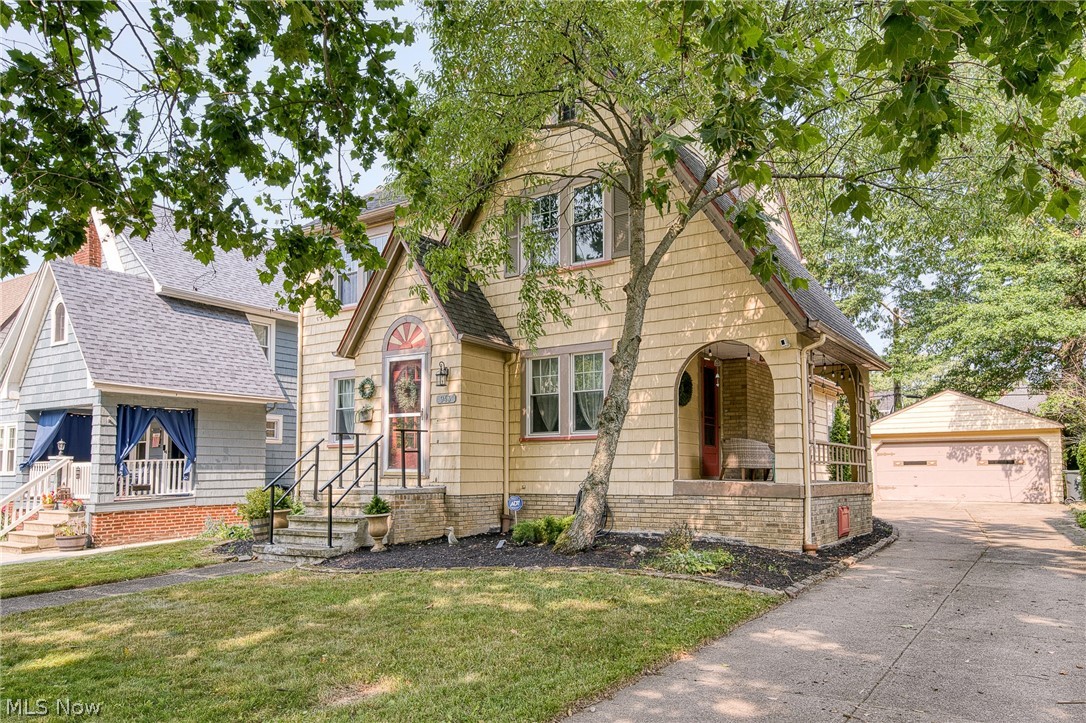 943 Cambridge Road Cleveland Heights OH 44121