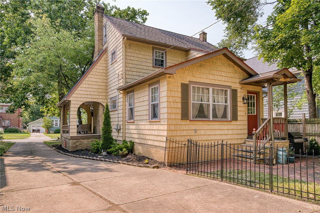 943 Cambridge Road Cleveland Heights OH 44121