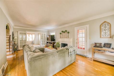 943 Cambridge Road Cleveland Heights OH 44121