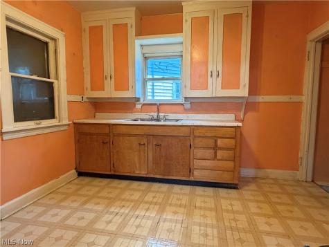 1057 Mozina Drive Cleveland OH 44119
