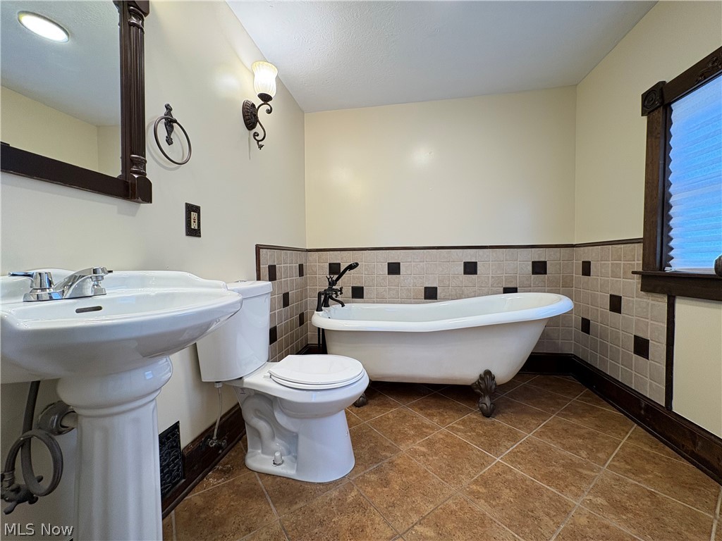1082 Florida Avenue Akron OH 44314