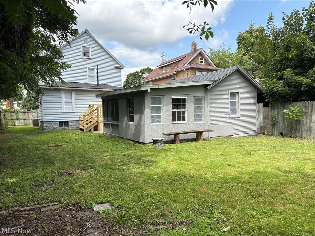 1082 Florida Avenue Akron OH 44314