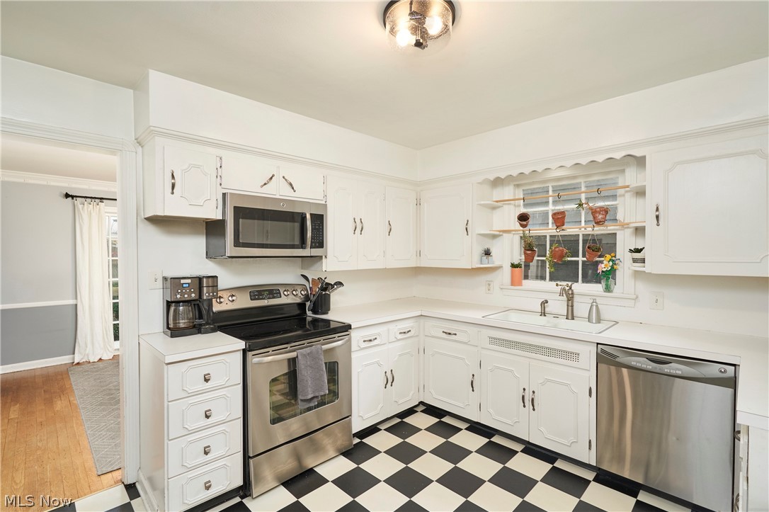 156 Melbourne Avenue Akron OH 44313