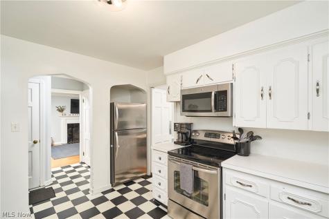 156 Melbourne Avenue Akron OH 44313