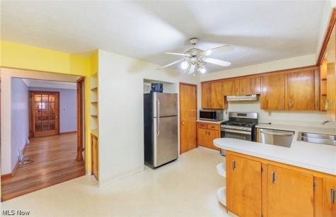 4521 Emerson Road South Euclid OH 44121