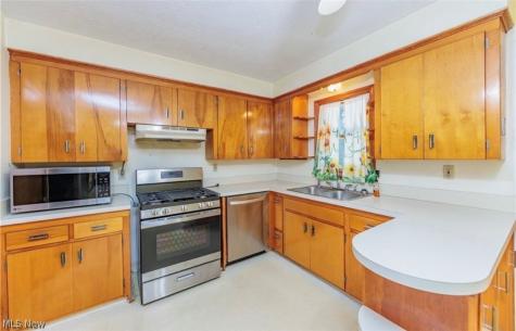 4521 Emerson Road South Euclid OH 44121