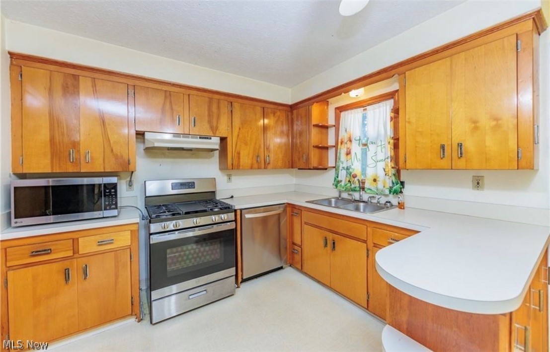 4521 Emerson Road South Euclid OH 44121