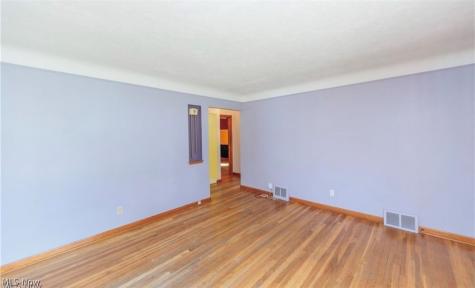 4521 Emerson Road South Euclid OH 44121