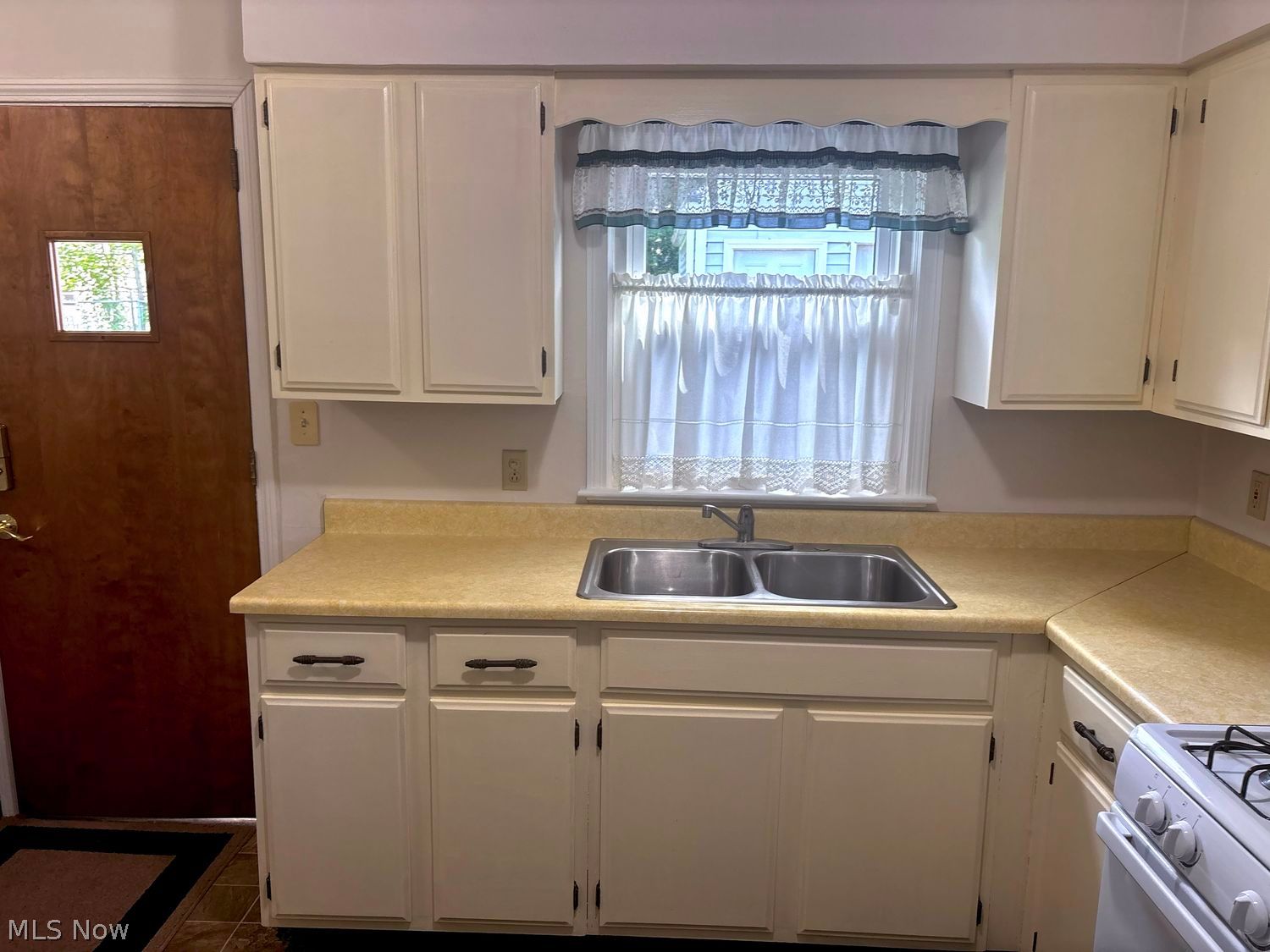 1977 Victoria Street Cuyahoga Falls OH 44221