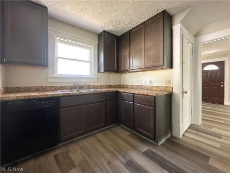 23 Helen Avenue Niles OH 44446