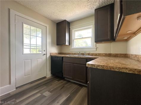 23 Helen Avenue Niles OH 44446